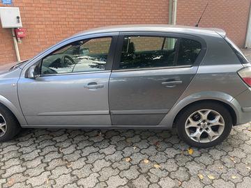 Opel  Astra H