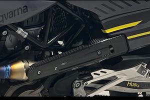 Copri collettore  Husqvarna 701 in carbonio C.M.T
