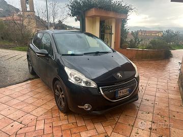 Peugeot 208 1.4 HDi 5 porte Allure -  €5900