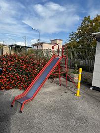 Scivolo e Giostra Girevole in Metallo