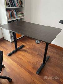 Scrivania elettrica regolabile - come nuova