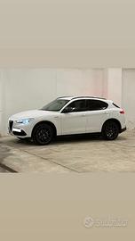Alfa romeo stelvio 2.2 190 q4  black tech
