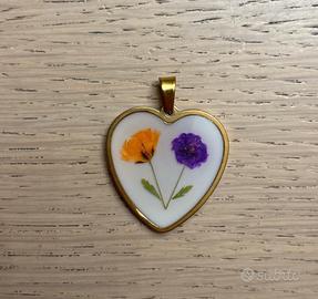 Ciondolo in resina con fiori handmade