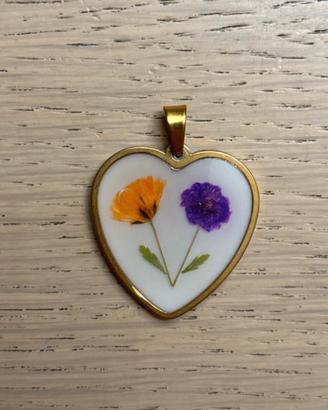 Ciondolo in resina con fiori handmade