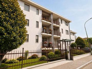 Appartamento di 127 m² con 4 locali e box auto a V