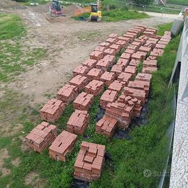 81A MATTONI SEMIPIENI FACCIAVISTA 