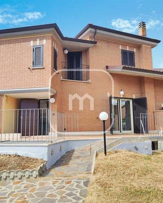 Villetta a schiera di 160 m² con 4 locali e box au