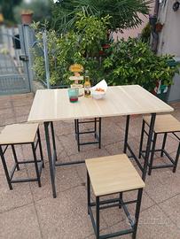tavolo con 4 sgabelli come nuovo