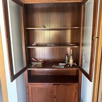 vetrina in legno mobile tv  specchio e trucchiera