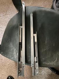 Guide a sfera e scomparsa per cassetti