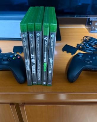 2 controller Xbox serie X + 5 giochi + bat.ric.