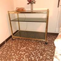 Carrello porta televisione.