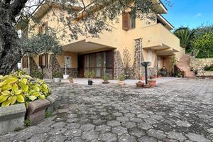 Villa Indipendente con Terreno