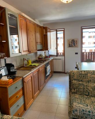 Cucina con elettrodomestici Sala Camera