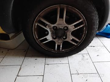 cerchi lega 14 Ford con gomme Pirelli invernali 