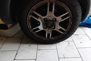 cerchi lega 14 Ford con gomme Pirelli invernali 