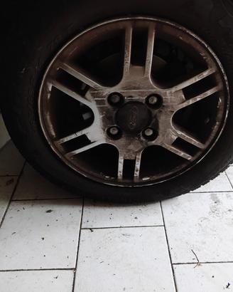cerchi lega 14 Ford con gomme Pirelli invernali 