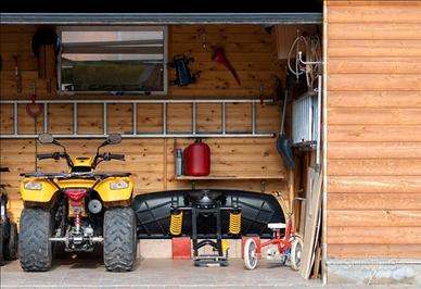 Magazzino deposito laboratorio box cantine sala pr