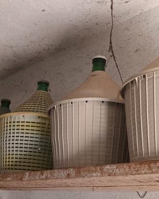 damigiane in vetro per vino e olio