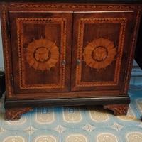 Rara credenzina antica