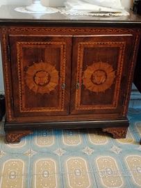 Rara credenzina antica