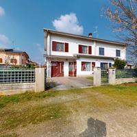 Porzione di casa in zona piscine