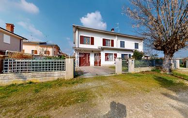 Porzione di casa in zona piscine