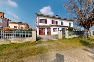 Porzione di casa in zona piscine