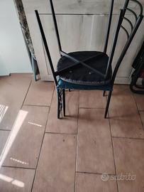 4 sedie più tavolo quadrato 