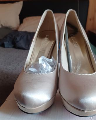 décolleté con  tacco