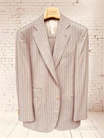 Completo uomo elegante