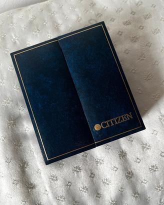Box orologio Citizen in pelle blu notte d'archivio