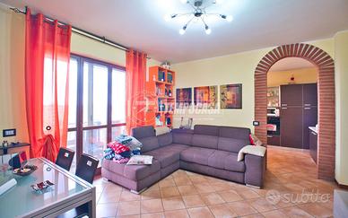 TRILOCALE RISTRUTTURATO AUTONOMO, CON BOX CANTINA