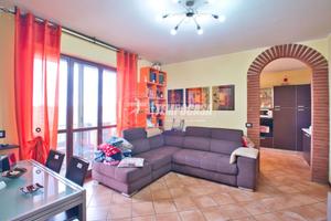 TRILOCALE RISTRUTTURATO AUTONOMO, CON BOX CANTINA