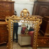 Specchio grande dorato 