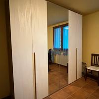 Camera moderna bianco/rovere con armadio 240x235