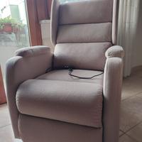 Poltrona elettrica regolabile ideale per anziani