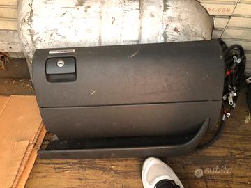 Cassetto porta oggetti audi a3 8l quattro