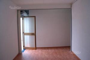 Locale uso ufficio e deposito vigilato 24h su 24