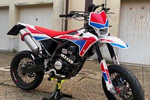 Fantic Motard 125 4T 2019 + Ricambi e Casco