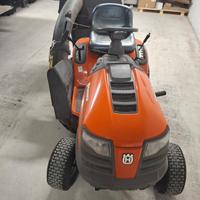 Trattorino taglia erba