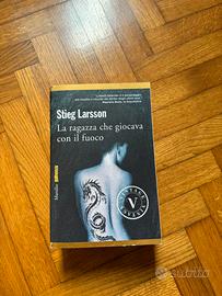 La ragazza che giocava con il fuoco /Stieg Larsson