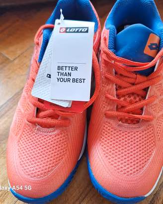 scarpe da ginnastica, nuove 