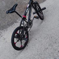 Bmx bicicletta