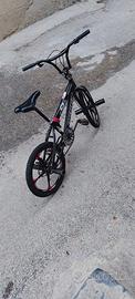 Bmx bicicletta