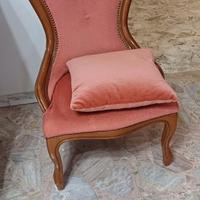 Poltroncina in velluto rosa antico e noce