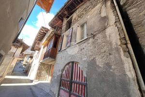 CASA SEMINDIPENDENTE A ARVIER