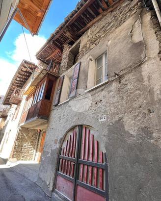 CASA SEMINDIPENDENTE A ARVIER