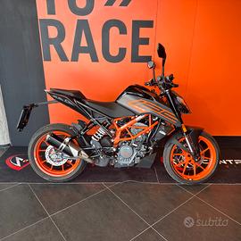 KTM 125 Duke - 2022 (COME NUOVA)