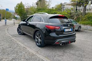 Infiniti QX70 S 30.d 4X4 del 2015 stile S.Vettel 